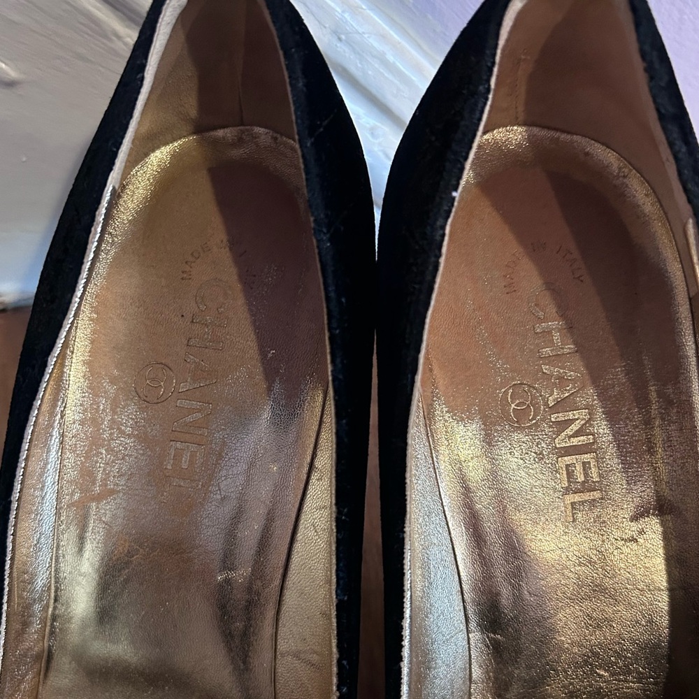 CHANEL Camellia Pearl Velour Black Quilted Heels Sz EU 42 - Picture 6 of 16